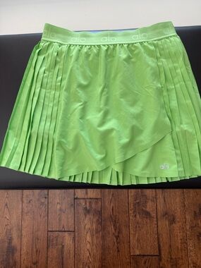 ALO Yoga Apple Green Pleated Skirt